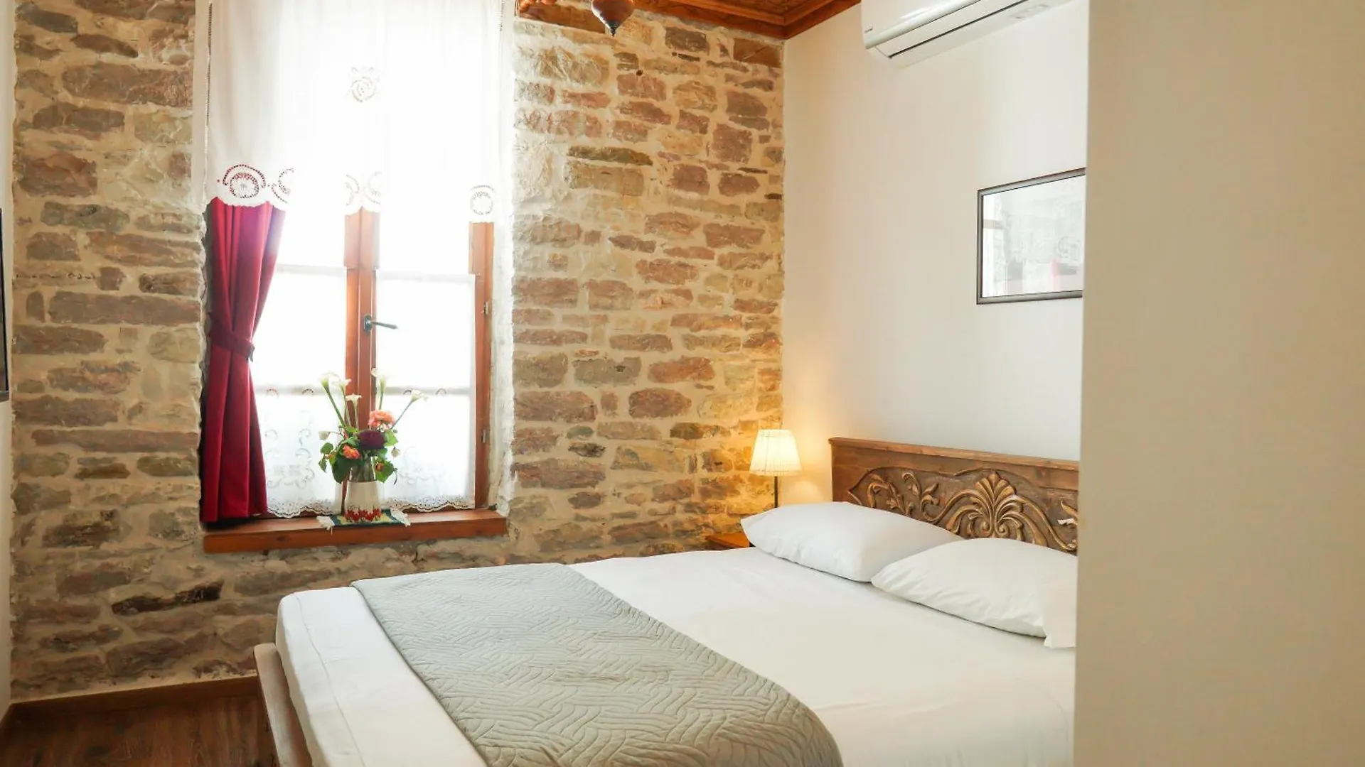4 Rooms 1940 Gjirokaster 3*,