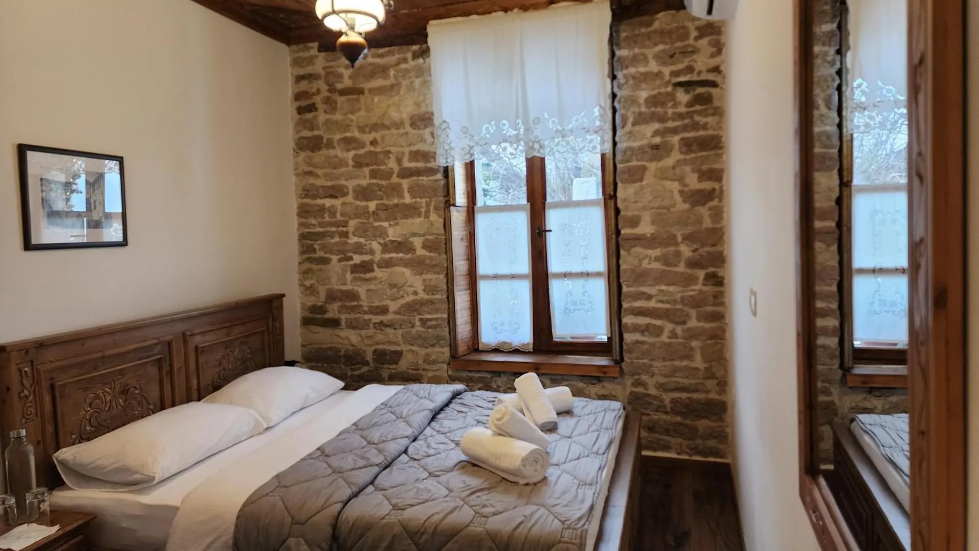 4 Rooms 1940 Gjirokaster