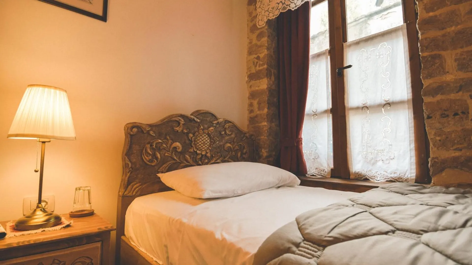 4 Rooms 1940 Gjirokaster 3*,  Albania