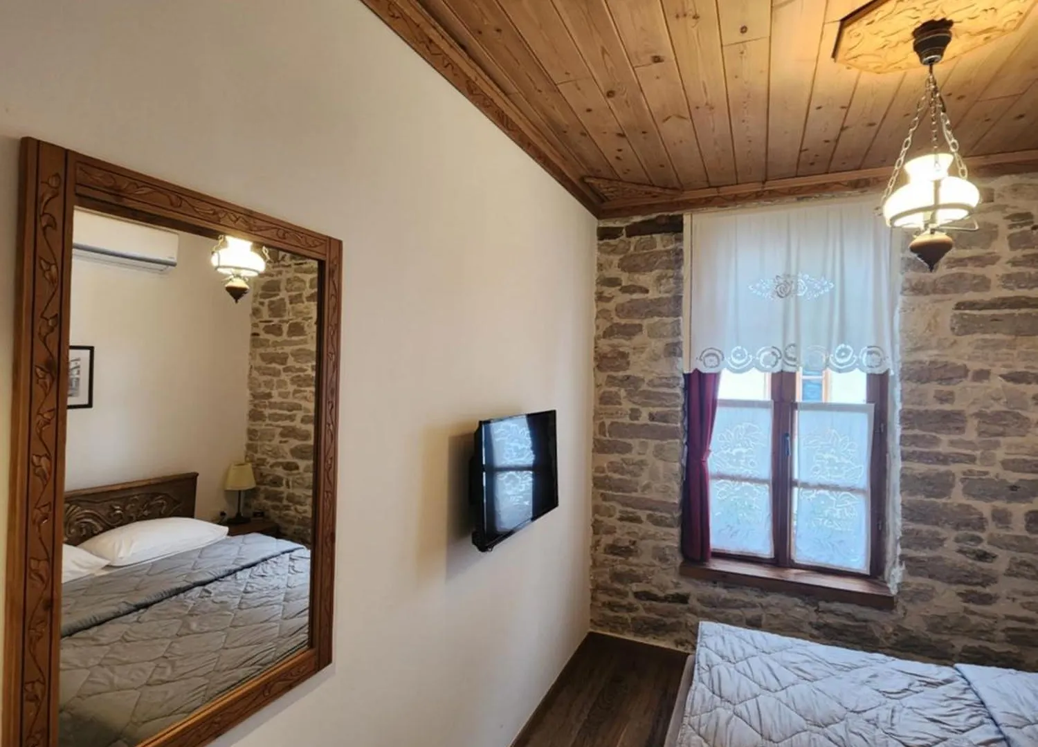 Hotel 4 Rooms 1940 Gjirokaster